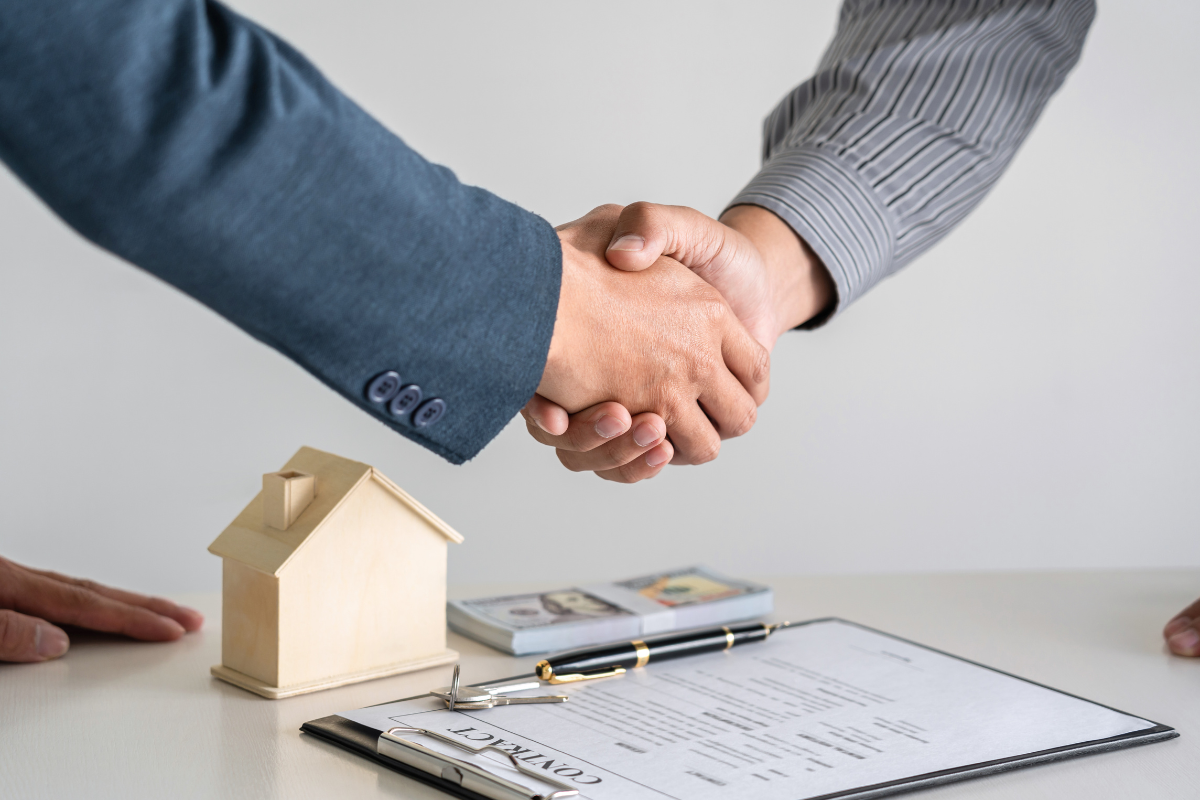 Qui peut demander un effacement de dette locative en HLM ?