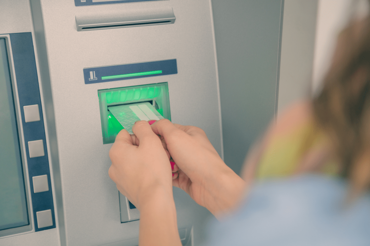 Carte bancaire avalée en vacances