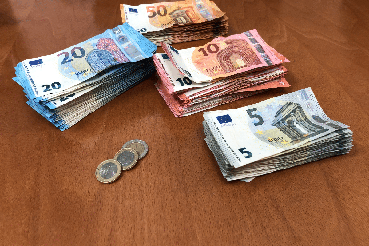 Désindexation des retraites 2027 : le seuil se calcule individuellement en cumulant toutes les pensions en brut