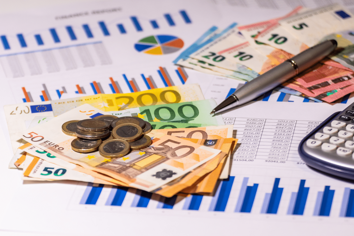 Un livret boosté à 4,50% peut rapporter moins de 2% en net : la ligne qui change toute la comparaison
