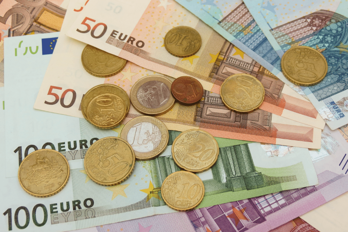 Le Livret A coûte 4,87 milliards d'euros à l'État en 2025, et ce sont surtout les ménages aisés qui en profitent
