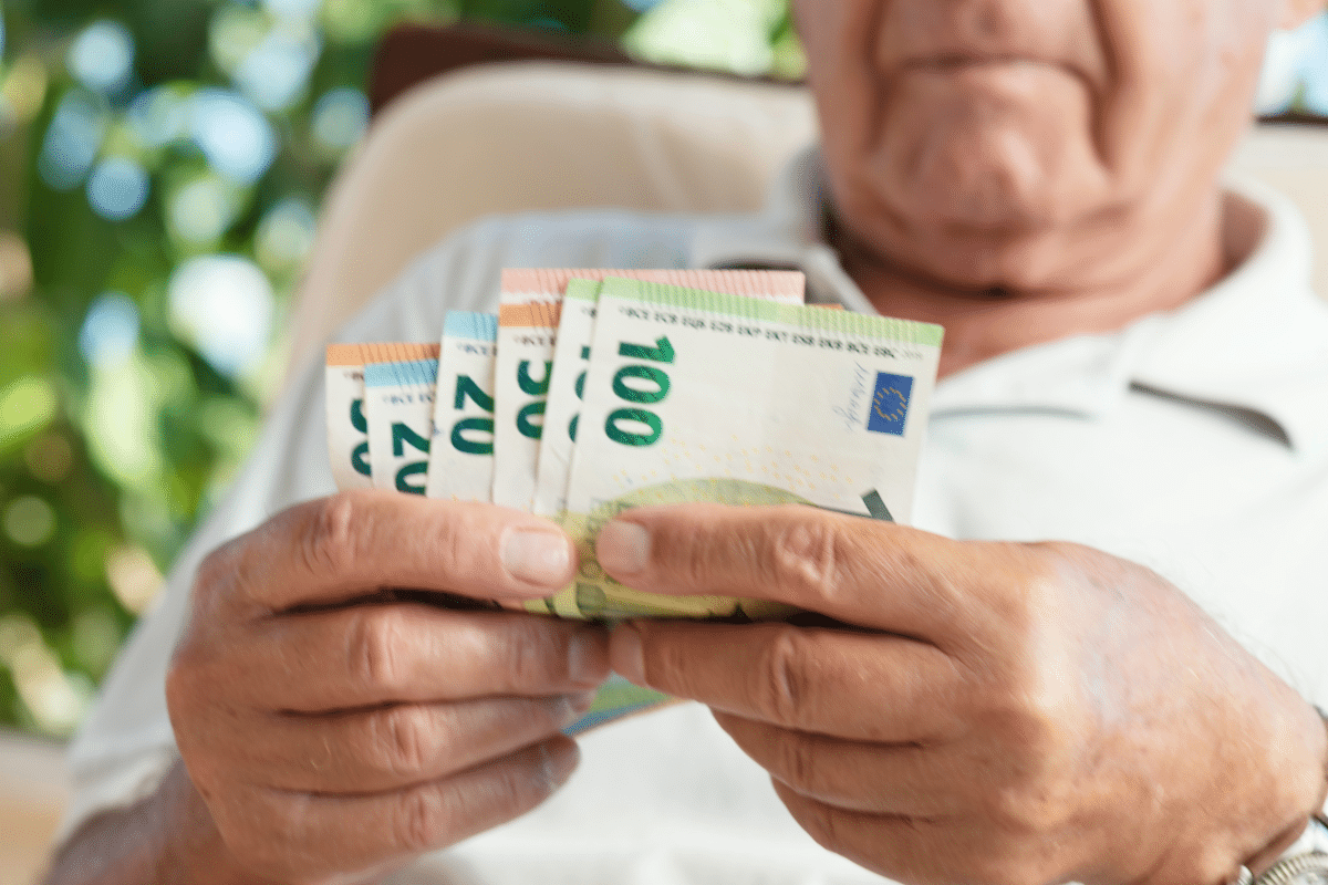 Retraite : l'abattement de 10 % plafonné à 3 000 € pourrait ajouter de 158 à 590 € d'impôt en 2027